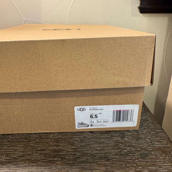 Brand new Ugg platform sneakers - Picture 5 of 7